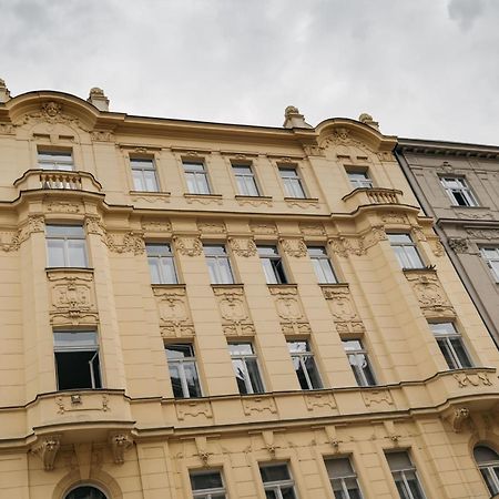 Comfortable And Cosy Apt A Few Steps From Dancing House And Naplavka Dance Прага Екстериор снимка