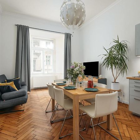 Comfortable And Cosy Apt A Few Steps From Dancing House And Naplavka Dance Прага Екстериор снимка