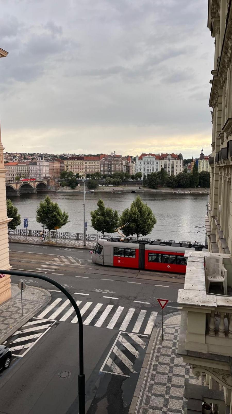 Comfortable And Cosy Apt A Few Steps From Dancing House And Naplavka Dance Прага Екстериор снимка