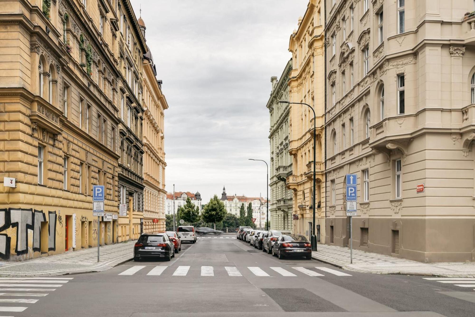 Comfortable And Cosy Apt A Few Steps From Dancing House And Naplavka Dance Прага Екстериор снимка