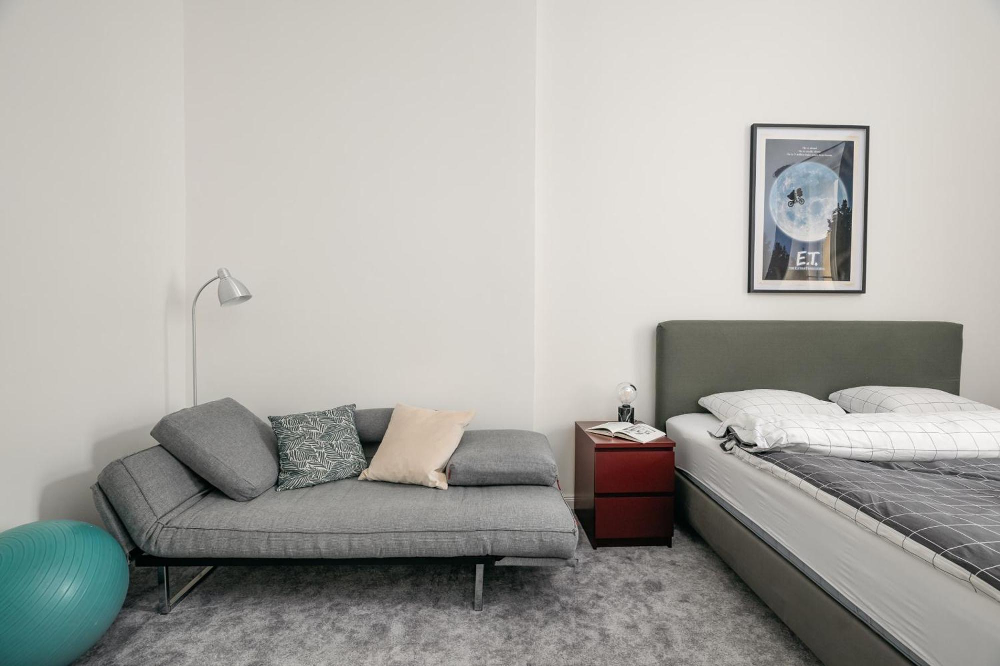 Comfortable And Cosy Apt A Few Steps From Dancing House And Naplavka Dance Прага Екстериор снимка