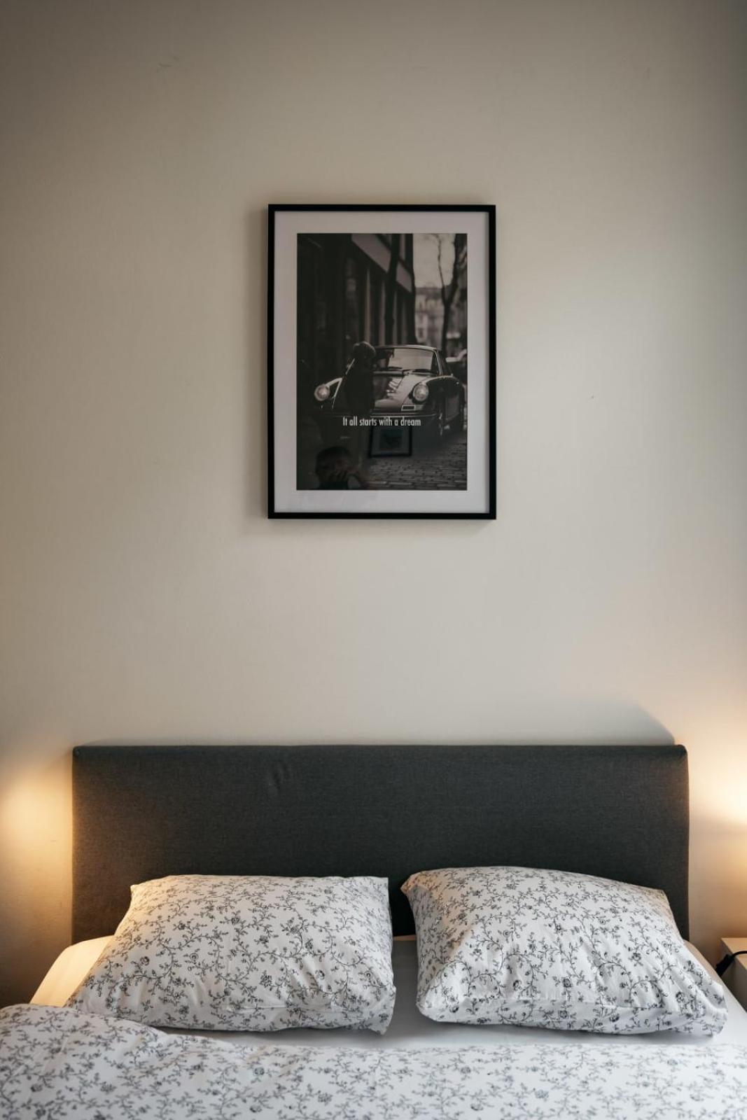 Comfortable And Cosy Apt A Few Steps From Dancing House And Naplavka Dance Прага Екстериор снимка