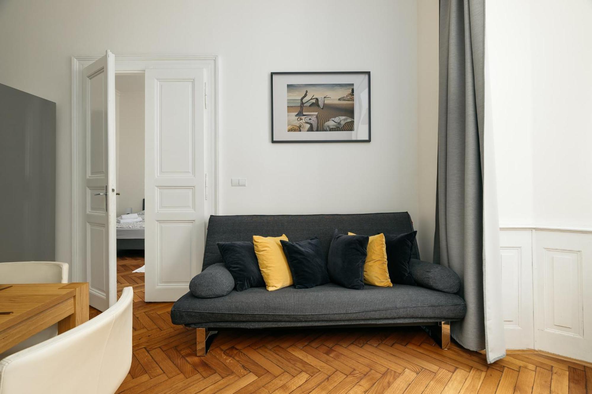 Comfortable And Cosy Apt A Few Steps From Dancing House And Naplavka Dance Прага Екстериор снимка