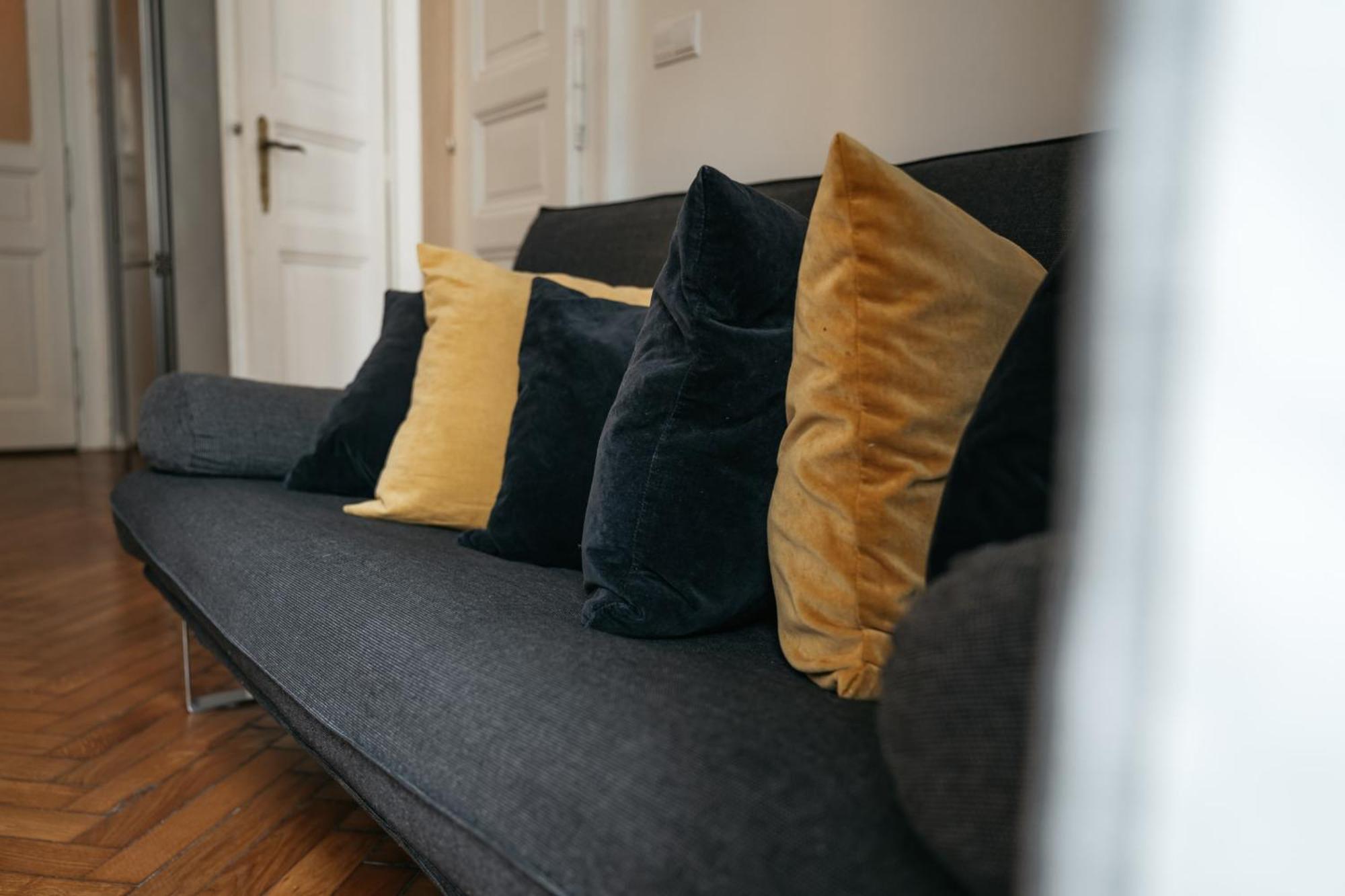 Comfortable And Cosy Apt A Few Steps From Dancing House And Naplavka Dance Прага Екстериор снимка